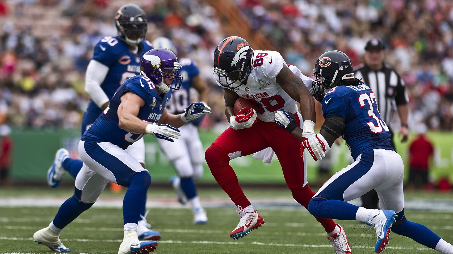 包装工四分卫表现出色,传球精准度极高,包装工 四分卫